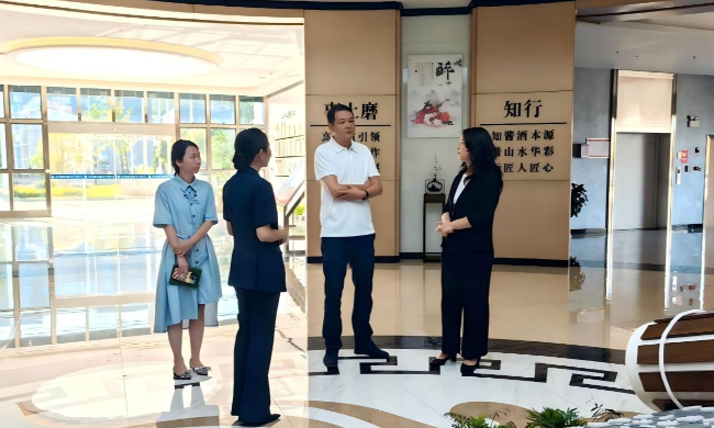 贵阳市商务局副局长施京调研贵州酱酒集团南明区生产基地